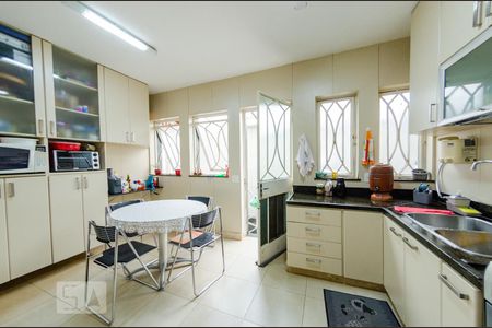 Casa à venda com 360m², 4 quartos e 4 vagasCozinha