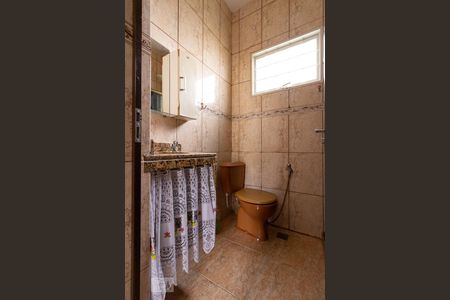 Casa para alugar com 450m², 5 quartos e 4 vagas Casa para alugar com 450m², 5 quartos e 4 vagasBanheiro social