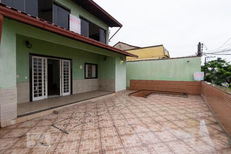 Casa para alugar com 450m², 5 quartos e 4 vagas Casa para alugar com 450m², 5 quartos e 4 vagasQuintal da frente