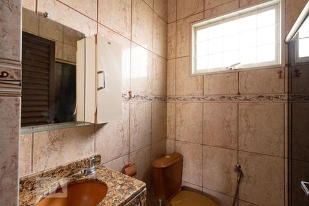 Casa para alugar com 450m², 5 quartos e 4 vagas Casa para alugar com 450m², 5 quartos e 4 vagasBanheiro social