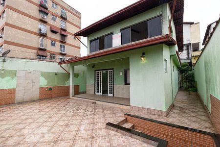 Casa para alugar com 450m², 5 quartos e 4 vagas Casa para alugar com 450m², 5 quartos e 4 vagasFachada