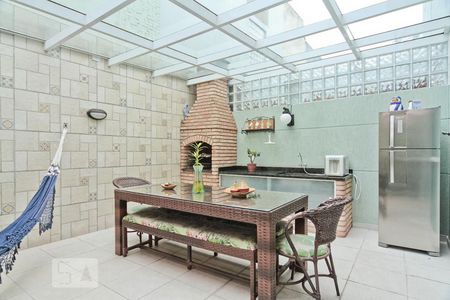 Casa à venda com 147m², 4 quartos e 2 vagasQuintal