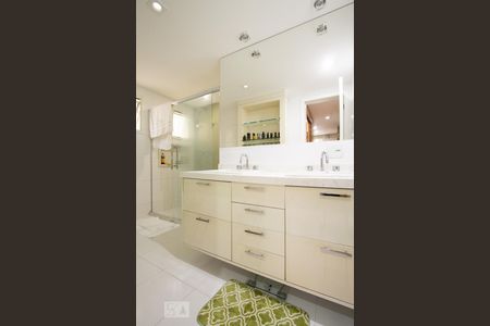 Apartamento à venda com 162m², 3 quartos e 2 vagas Apartamento à venda com 162m², 3 quartos e 2 vagasBanheiro da Suíte