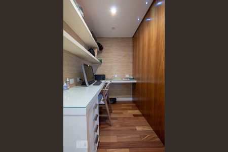 Apartamento à venda com 162m², 3 quartos e 2 vagas Apartamento à venda com 162m², 3 quartos e 2 vagasEscritório