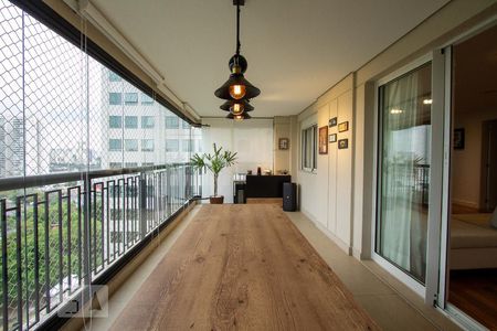 Apartamento à venda com 162m², 3 quartos e 2 vagas Apartamento à venda com 162m², 3 quartos e 2 vagasVaranda