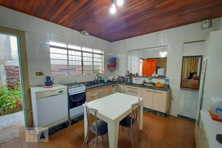 Casa à venda com 215m², 2 quartos e 2 vagasCozinha integrada