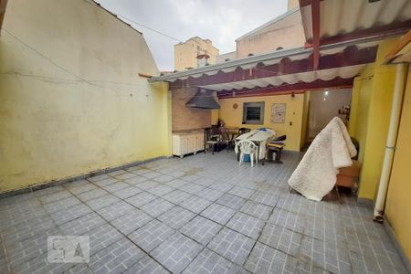 Casa à venda com 215m², 2 quartos e 2 vagasQuintal