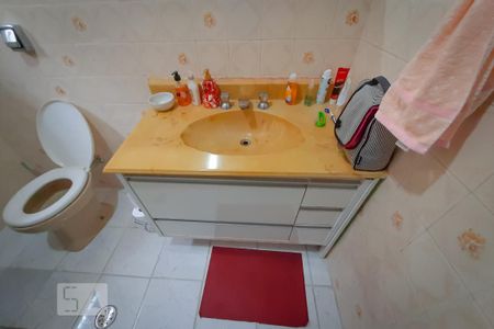 Casa à venda com 215m², 2 quartos e 2 vagasBanheiro