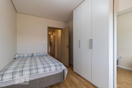 Casa à venda com 240m², 7 quartos e 8 vagas Casa à venda com 240m², 7 quartos e 8 vagasQuarto 2