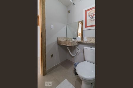 Casa à venda com 240m², 7 quartos e 8 vagas Casa à venda com 240m², 7 quartos e 8 vagasBanheiro social 2