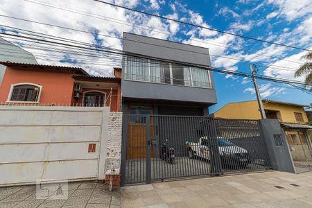 Casa à venda com 240m², 7 quartos e 8 vagas Casa à venda com 240m², 7 quartos e 8 vagasFachada