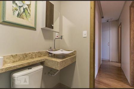 Casa à venda com 240m², 7 quartos e 8 vagas Casa à venda com 240m², 7 quartos e 8 vagasBanheiro Social