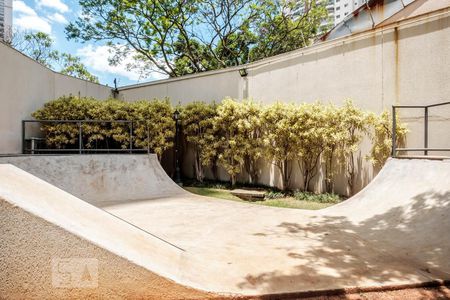Apartamento à venda com 172m², 4 quartos e 3 vagas Apartamento à venda com 172m², 4 quartos e 3 vagasPista de Skate