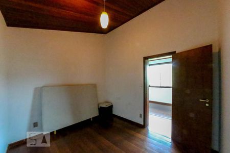 Casa de condomínio à venda com 520m², 4 quartos e 4 vagas Casa de condomínio à venda com 520m², 4 quartos e 4 vagasQuarto 1