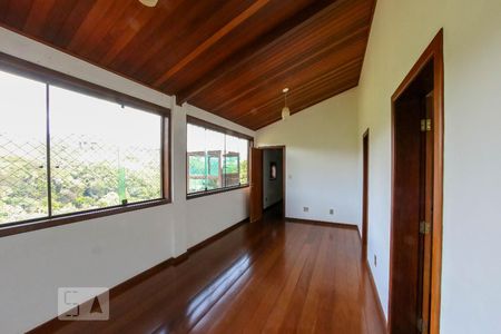 Casa de condomínio à venda com 520m², 4 quartos e 4 vagas Casa de condomínio à venda com 520m², 4 quartos e 4 vagasSala 4