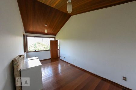 Casa de condomínio à venda com 520m², 4 quartos e 4 vagas Casa de condomínio à venda com 520m², 4 quartos e 4 vagasQuarto 2