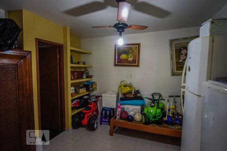Casa à venda com 310m², 4 quartos e 10 vagas Casa à venda com 310m², 4 quartos e 10 vagasEdícula
