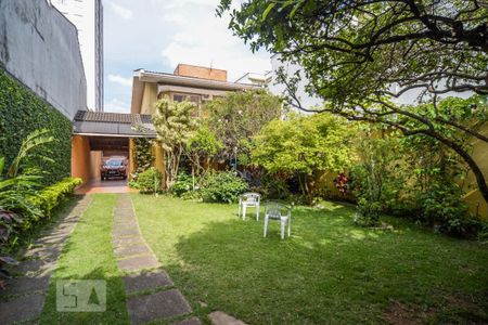 Casa à venda com 310m², 4 quartos e 10 vagas Casa à venda com 310m², 4 quartos e 10 vagasQuintal