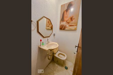 Casa para alugar com 300m², 3 quartos e 6 vagasLavabo