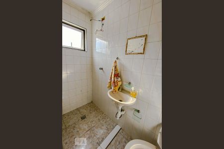 Casa para alugar com 300m², 3 quartos e 6 vagasBanheiro salao de festa