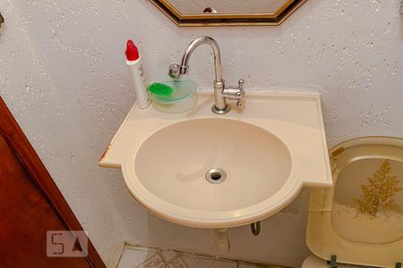 Casa para alugar com 300m², 3 quartos e 6 vagasDetalhe Lavabo