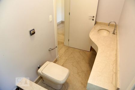 Casa de condomínio à venda com 670m², 4 quartos e 4 vagasLavabo