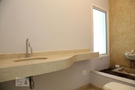 Casa de condomínio à venda com 670m², 4 quartos e 4 vagasLavabo