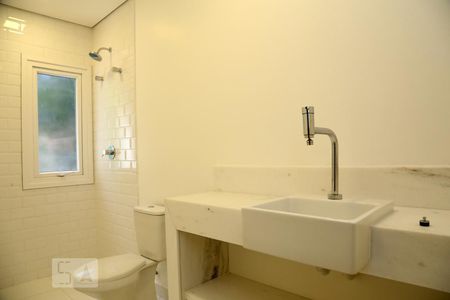 Casa de condomínio à venda com 670m², 4 quartos e 4 vagasBanheiro da Suíte 1