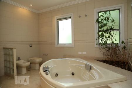 Casa de condomínio à venda com 670m², 4 quartos e 4 vagasBanheiro da Suíte 4