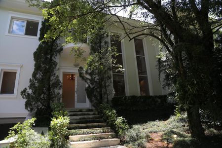 Casa de condomínio à venda com 670m², 4 quartos e 4 vagasFachada