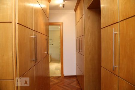 Casa de condomínio à venda com 670m², 4 quartos e 4 vagasCloset da Suíte 4