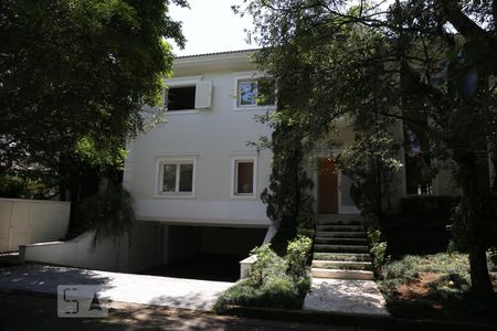 Casa de condomínio à venda com 670m², 4 quartos e 4 vagasFachada