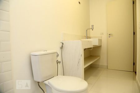 Casa de condomínio à venda com 670m², 4 quartos e 4 vagasBanheiro da Suíte 1