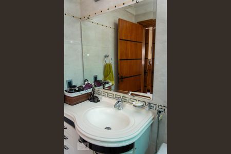Casa de condomínio à venda com 586m², 4 quartos e 3 vagas Casa de condomínio à venda com 586m², 4 quartos e 3 vagasSuíte do Quarto 3