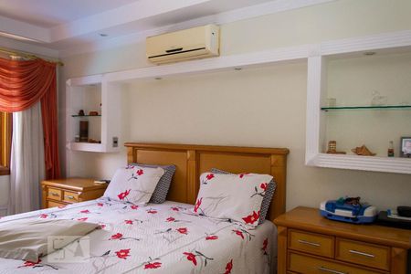 Casa de condomínio à venda com 586m², 4 quartos e 3 vagas Casa de condomínio à venda com 586m², 4 quartos e 3 vagasQuarto 1