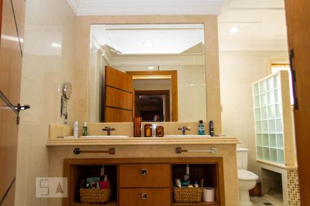 Casa de condomínio à venda com 586m², 4 quartos e 3 vagas Casa de condomínio à venda com 586m², 4 quartos e 3 vagasSuíte do quarto 1