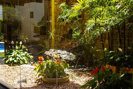 Casa de condomínio à venda com 586m², 4 quartos e 3 vagas Casa de condomínio à venda com 586m², 4 quartos e 3 vagasJardim de inverno