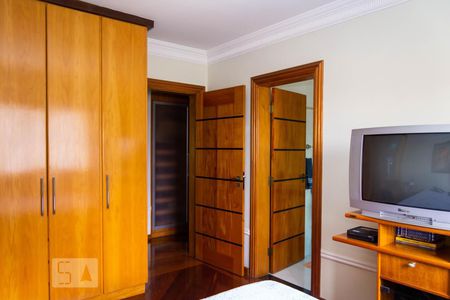Casa de condomínio à venda com 586m², 4 quartos e 3 vagas Casa de condomínio à venda com 586m², 4 quartos e 3 vagasQuarto 2