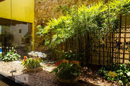 Casa de condomínio à venda com 586m², 4 quartos e 3 vagas Casa de condomínio à venda com 586m², 4 quartos e 3 vagasJardim de inverno