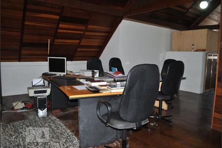 Casa à venda com 300m², 3 quartos e 3 vagasEscritório