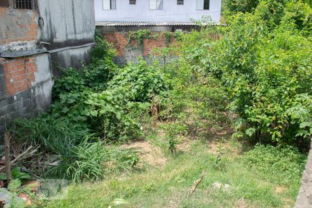 Casa à venda com 100m², 2 quartos e 1 vagaquintal fundos