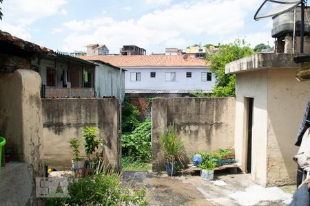 Casa à venda com 100m², 2 quartos e 1 vagaquintal fundos