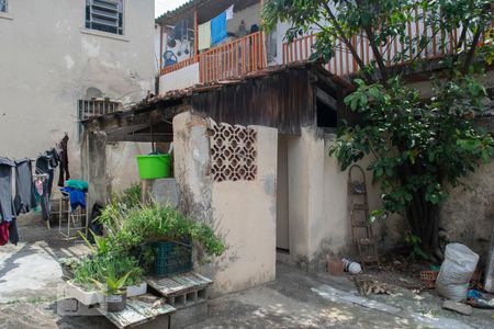Casa à venda com 100m², 2 quartos e 1 vagaárea de serviço