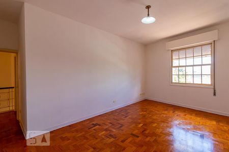 Casa à venda com 180m², 4 quartos e 1 vagaSuíte 