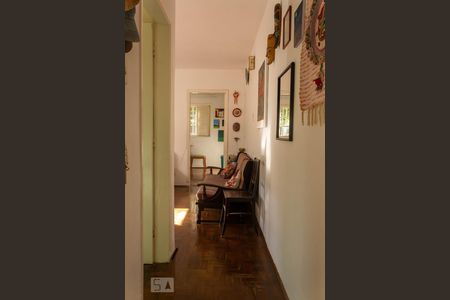 Casa à venda com 70m², 2 quartos e 2 vagas Casa à venda com 70m², 2 quartos e 2 vagasCorredor