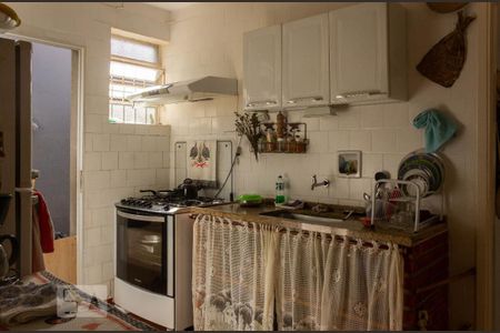 Casa à venda com 70m², 2 quartos e 2 vagas Casa à venda com 70m², 2 quartos e 2 vagasCozinha