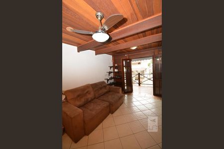 Sala de casa para alugar com 3 quartos, 196m² em Vila Valqueire, Rio de Janeiro