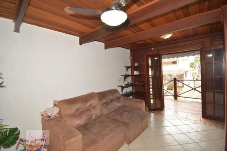 Sala de casa para alugar com 3 quartos, 196m² em Vila Valqueire, Rio de Janeiro
