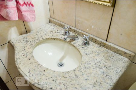 Casa à venda com 154m², 3 quartos e 3 vagasBanheiro