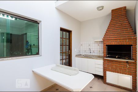 Casa à venda com 154m², 3 quartos e 3 vagasChurrasqueira